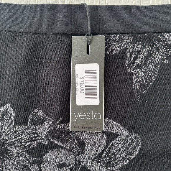 yesta black floral knit sweater skirt size 14,16,18,20 - Picture 3 of 6